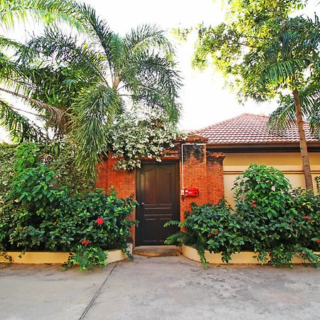 Cosy Beach Pool Villas By Pattaya Sunny Rentals Exteriör bild