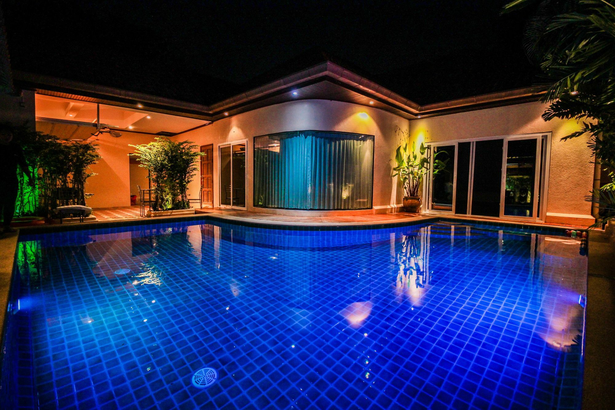 Cosy Beach Pool Villas By Pattaya Sunny Rentals Exteriör bild