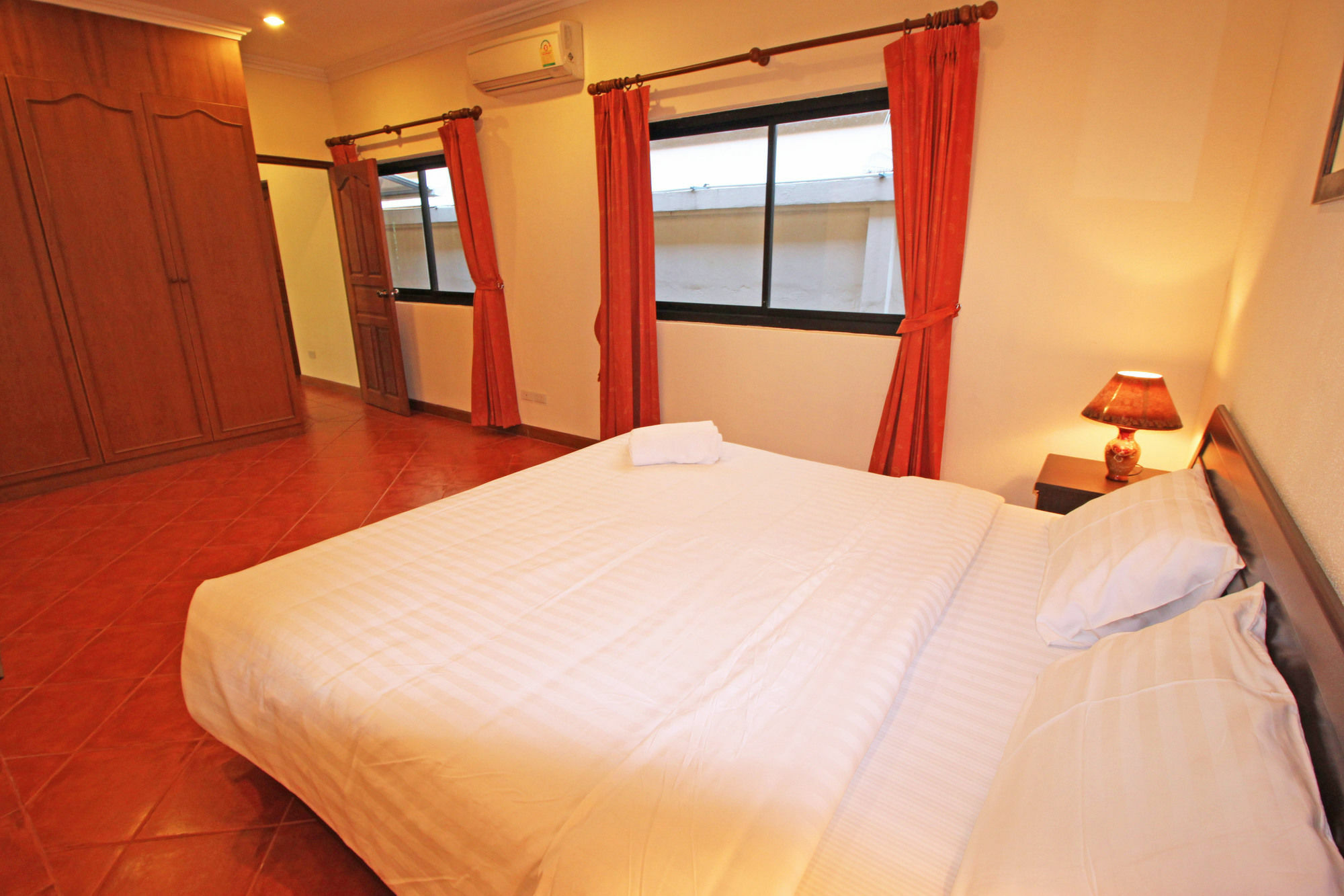 Cosy Beach Pool Villas By Pattaya Sunny Rentals Exteriör bild