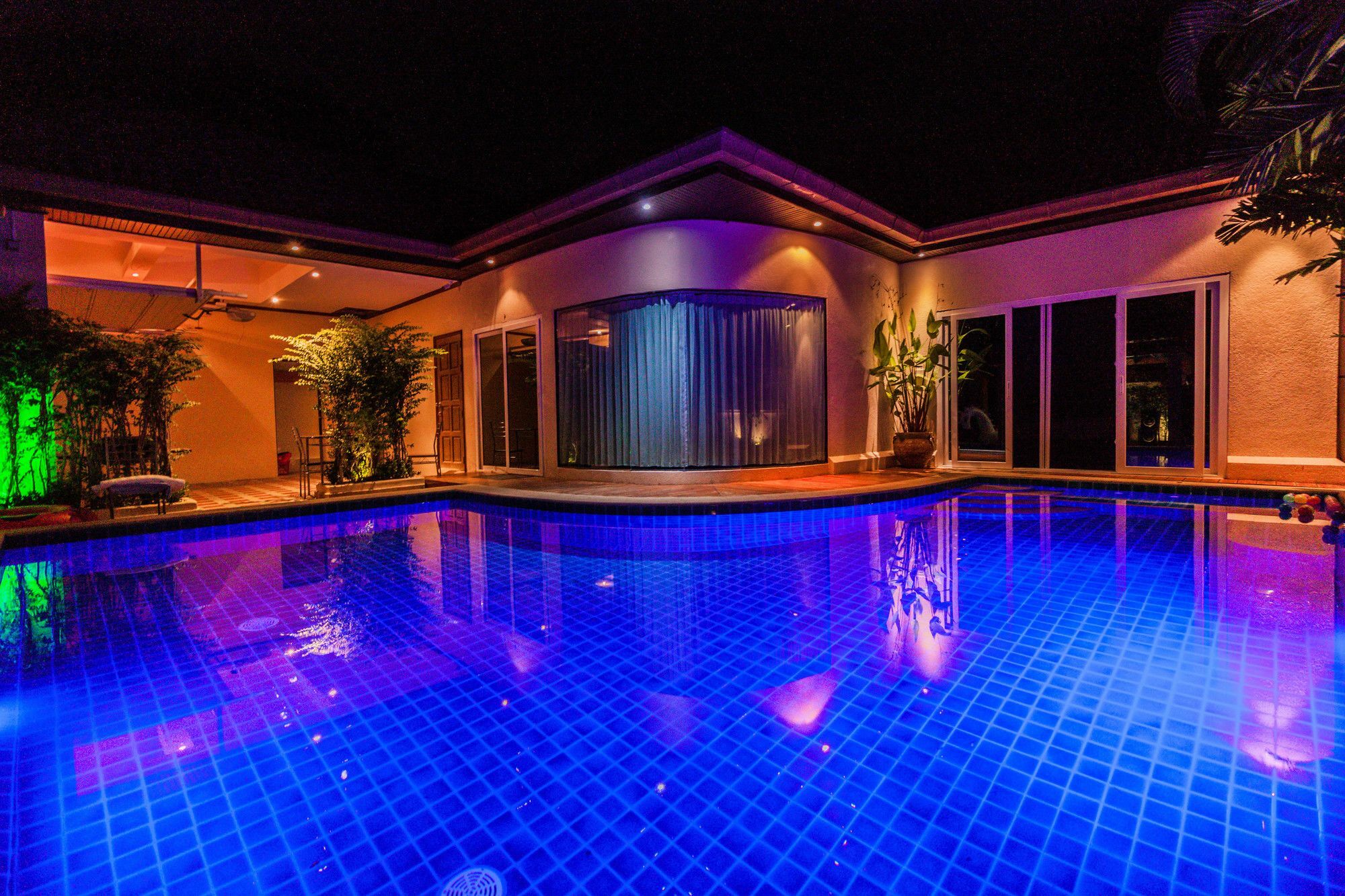Cosy Beach Pool Villas By Pattaya Sunny Rentals Exteriör bild