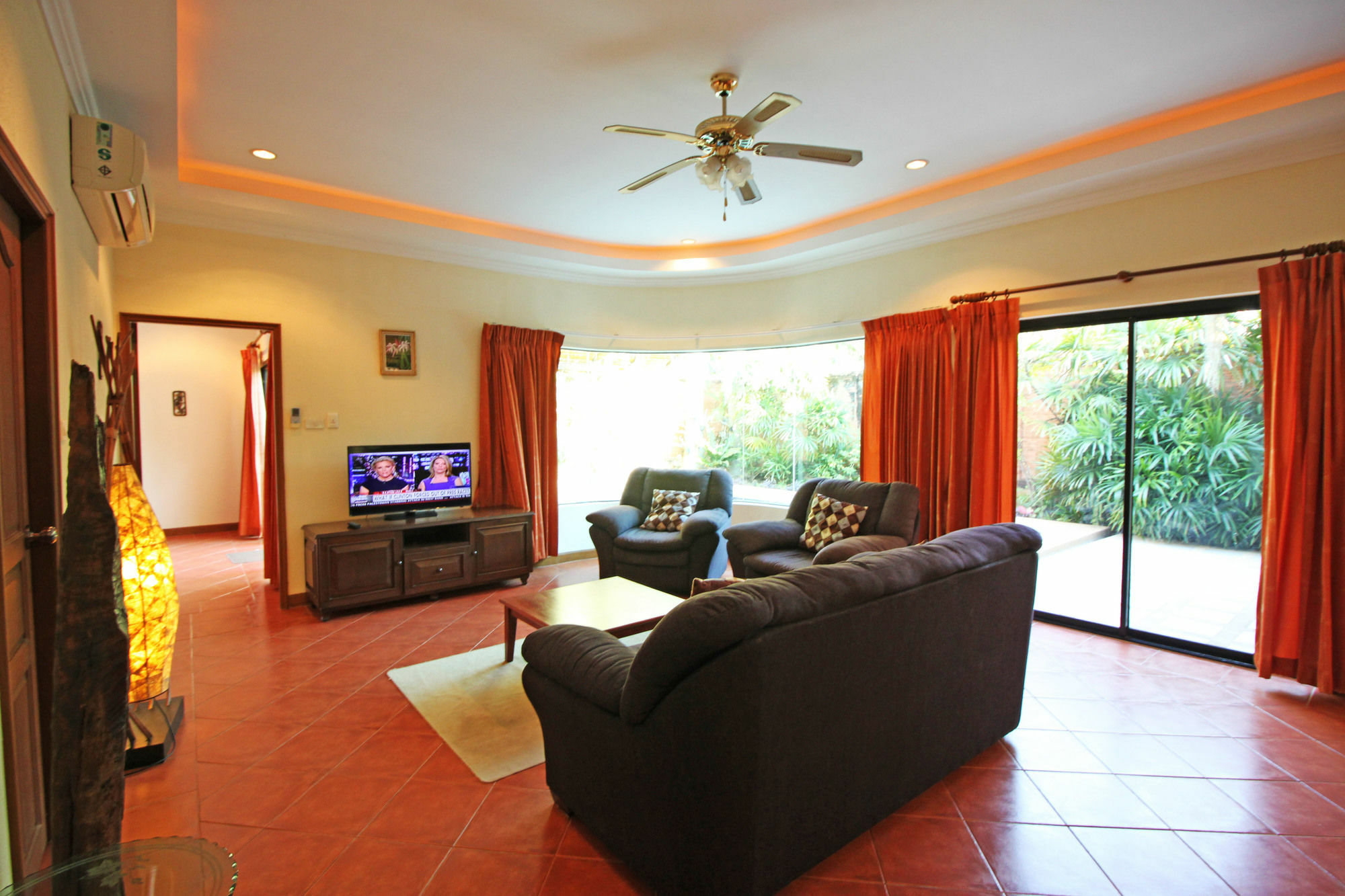 Cosy Beach Pool Villas By Pattaya Sunny Rentals Exteriör bild