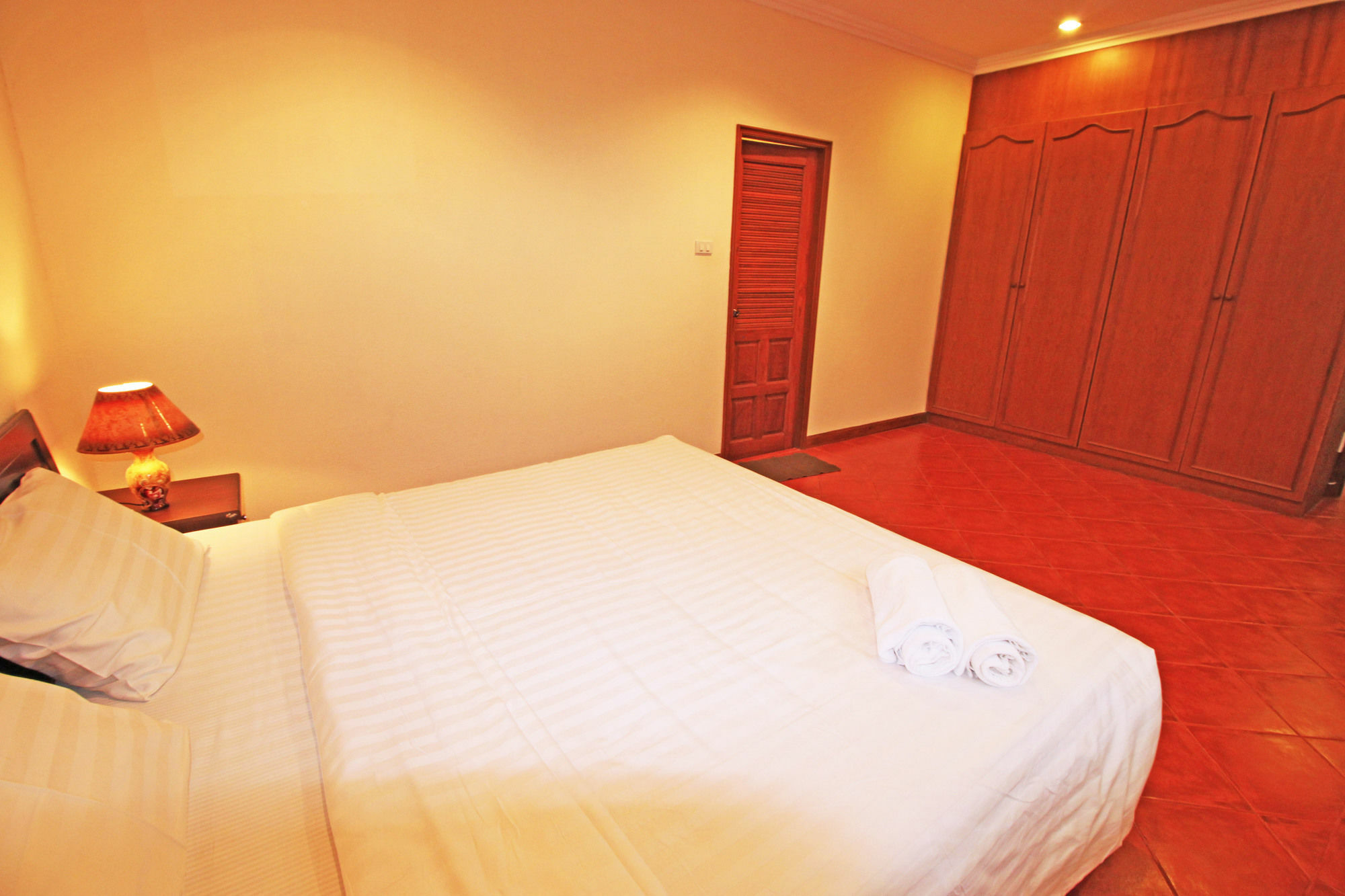 Cosy Beach Pool Villas By Pattaya Sunny Rentals Exteriör bild