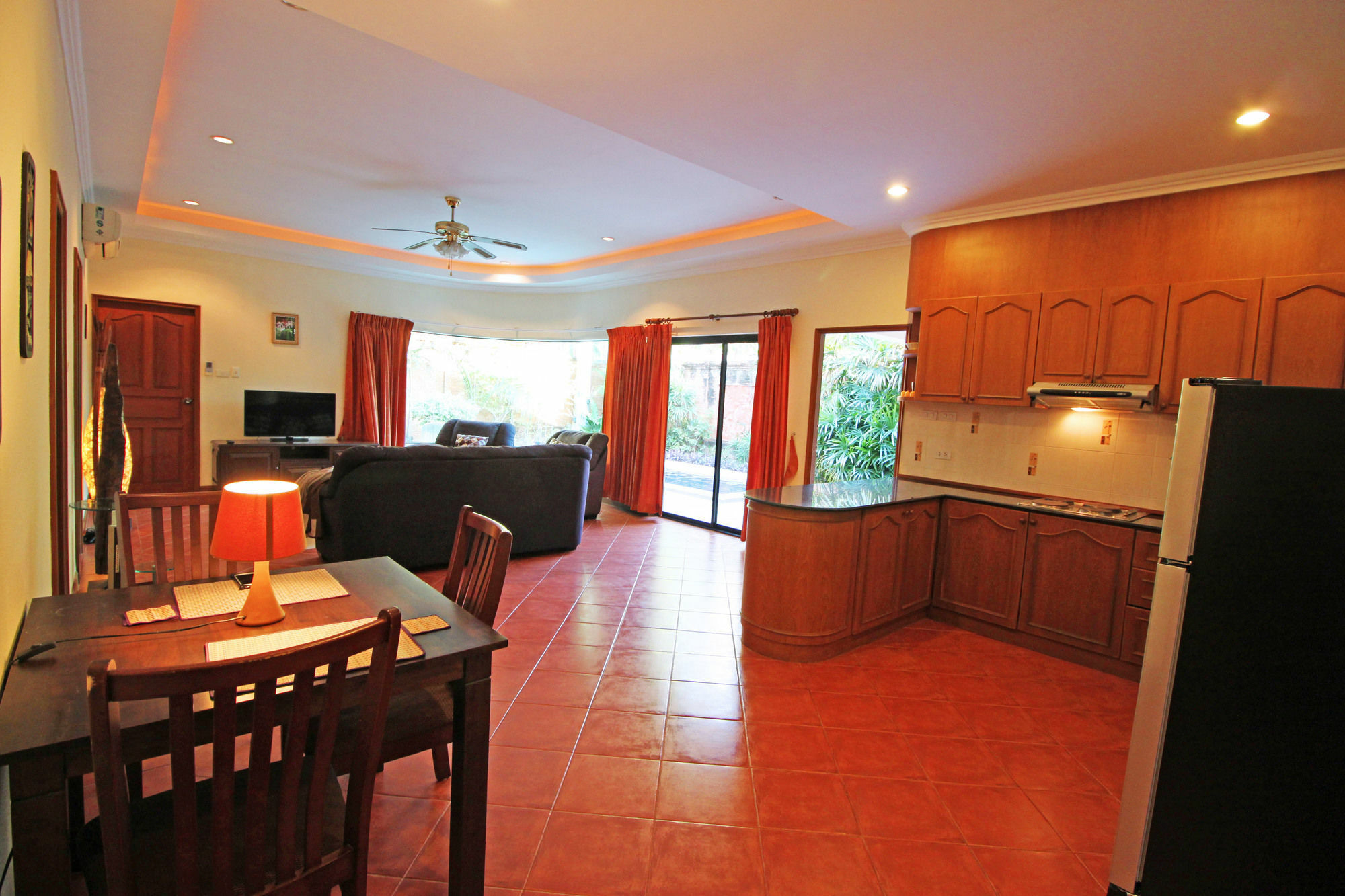 Cosy Beach Pool Villas By Pattaya Sunny Rentals Exteriör bild
